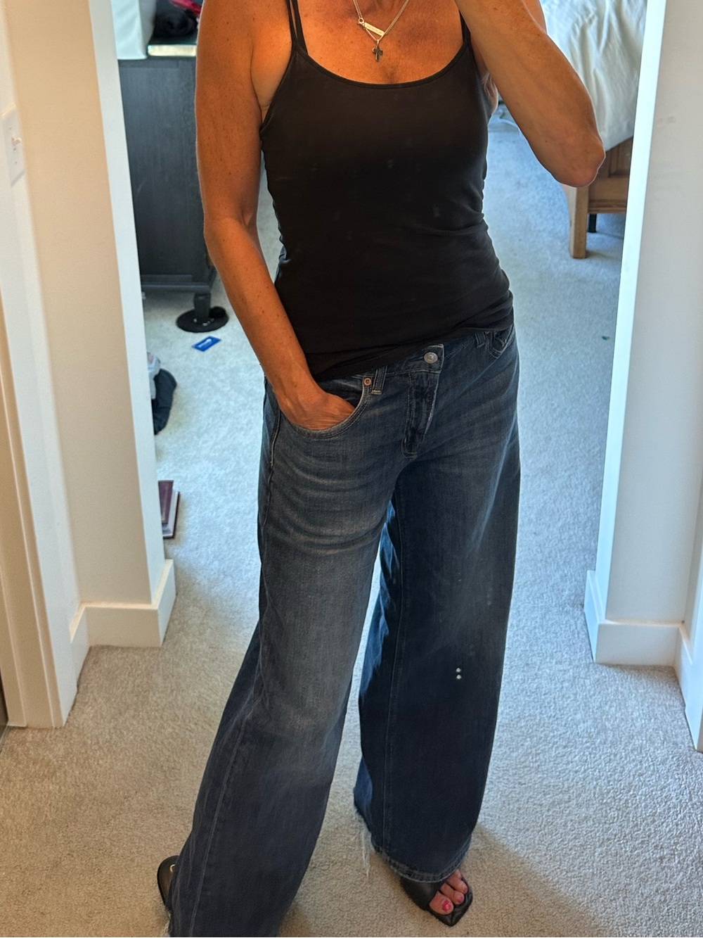 American Eagle Outfitters Wide-Leg Jeans in Dark Blue Wash